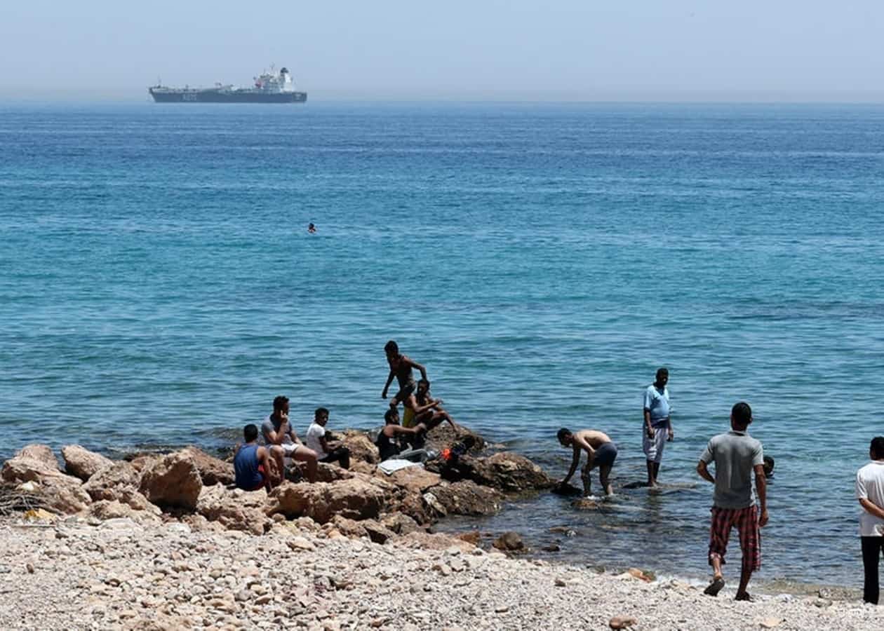 Египет купание. Трагедии на море затонувшие люди. Египет пляж дети.